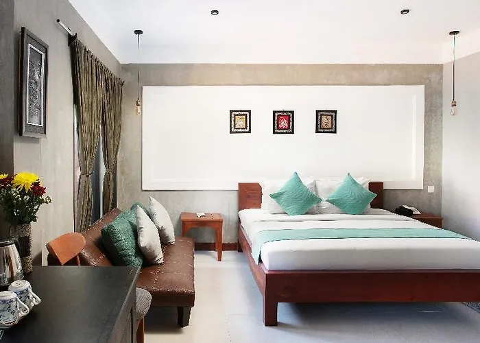 Blanche Siem Reap